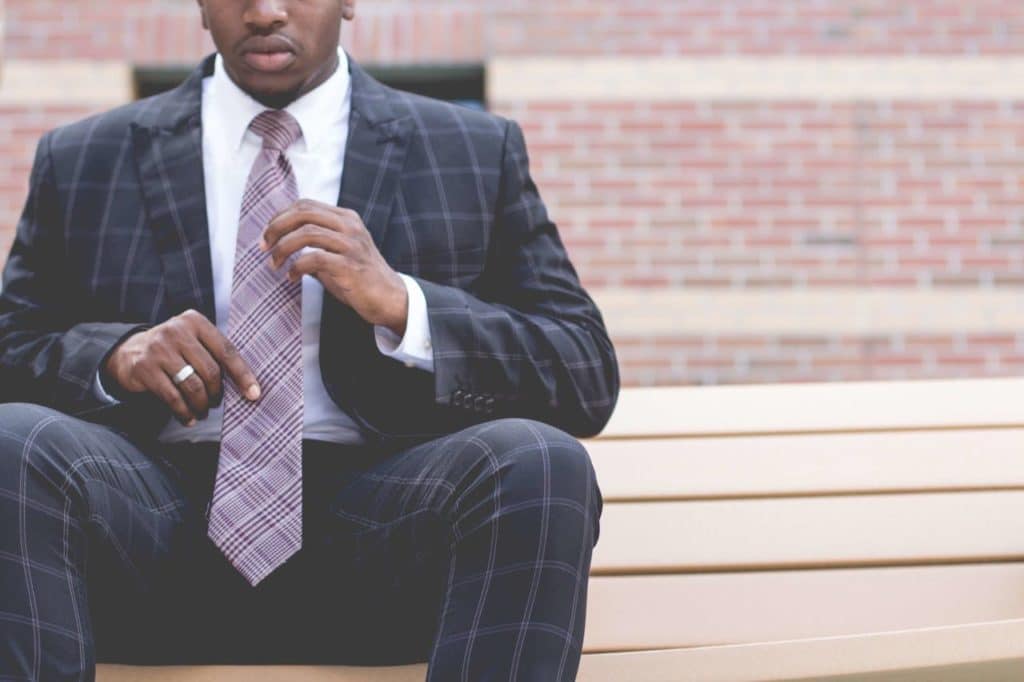 What Color Shirt Goes With a Purple Tie